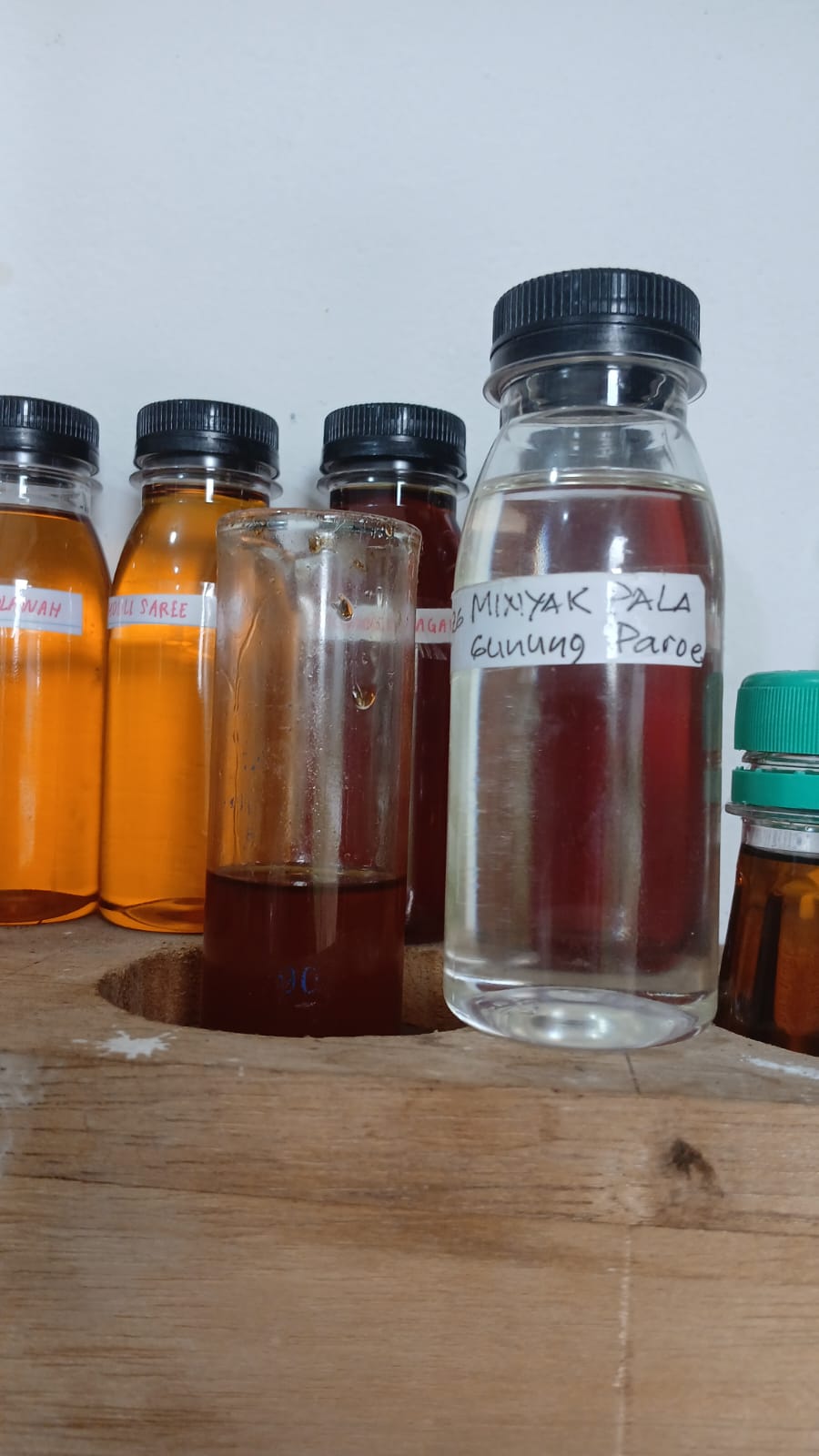 Sampel minyak nilam berlabel asal daerah
