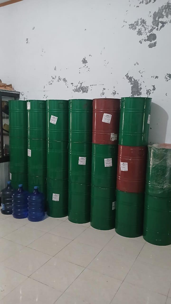 Stok drum nilam di gudang